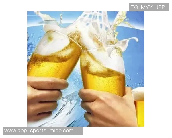 凯恩与妻子共享啤酒节欢乐时光为这一周的美好回忆添上完美句号 凯恩与妻子共享啤酒节欢乐时光为这一周的美好回忆添上完美句号