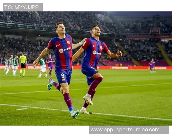 皇马与巴萨均关注墨西哥新星莫拉签约讨论尚早