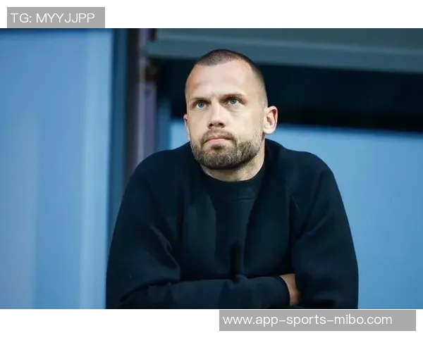 前阿贾克斯主帅海廷加正式加盟热刺担任助理教练助力球队发展